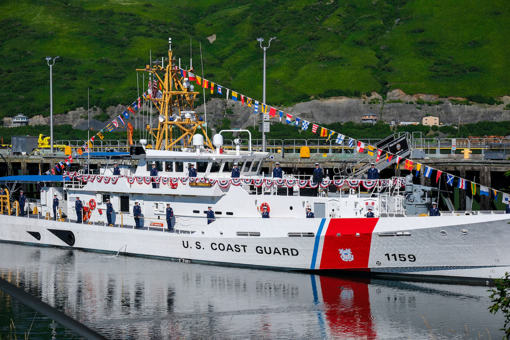U.S. COAST GUARD 木製モデル船 約60cm USCGC Red Oak WLM-689 Framed Coast Guard Ship Display Burgundy